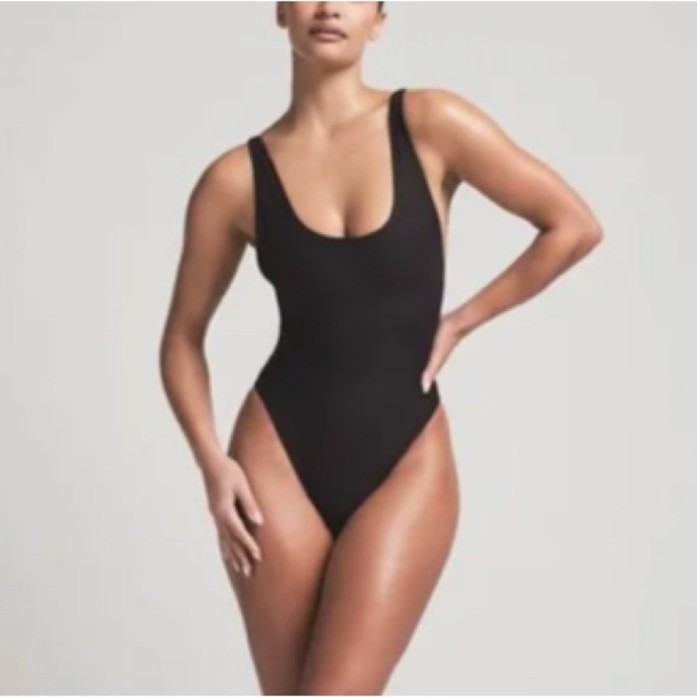 SKIMS Signature Swim Scoop Neck One Piece Swimsuit Onyx Black Women's Sz XL NWT
